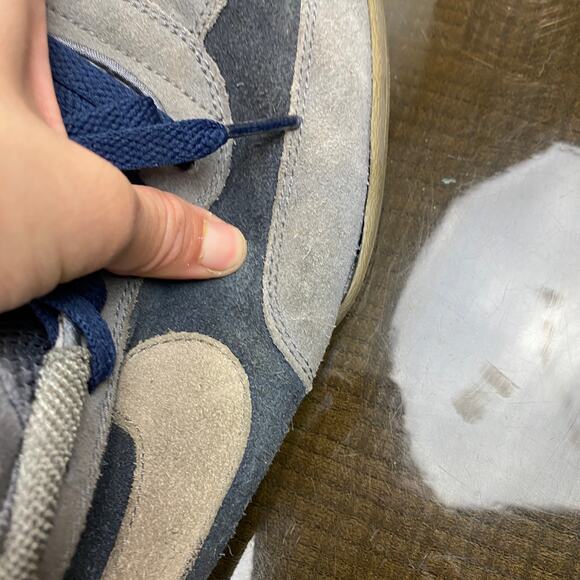 Athletic_Shoes